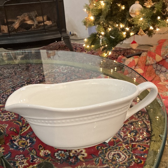 Ceramic gravy boat. Similar to Italian countryside. May be that but not marked. - Picture 5 of 5